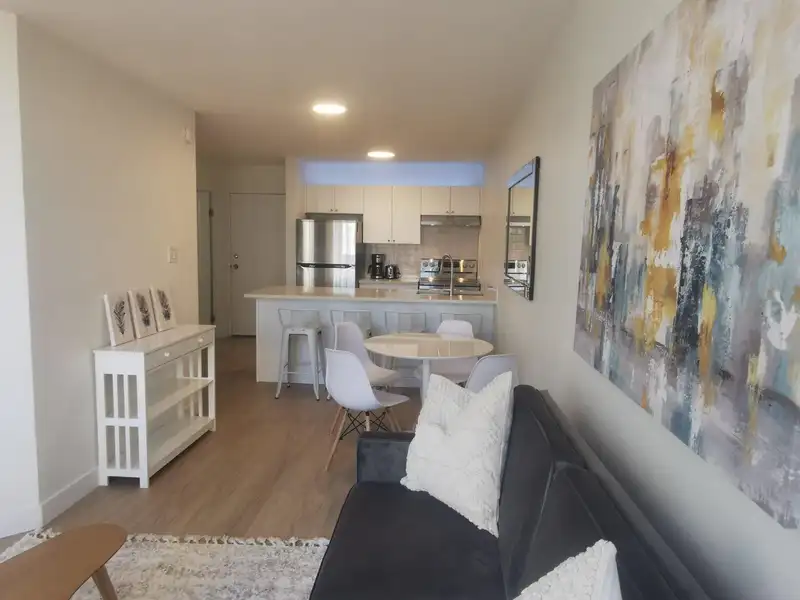 806 1330 BURRARD STREET - photo 2 of 3