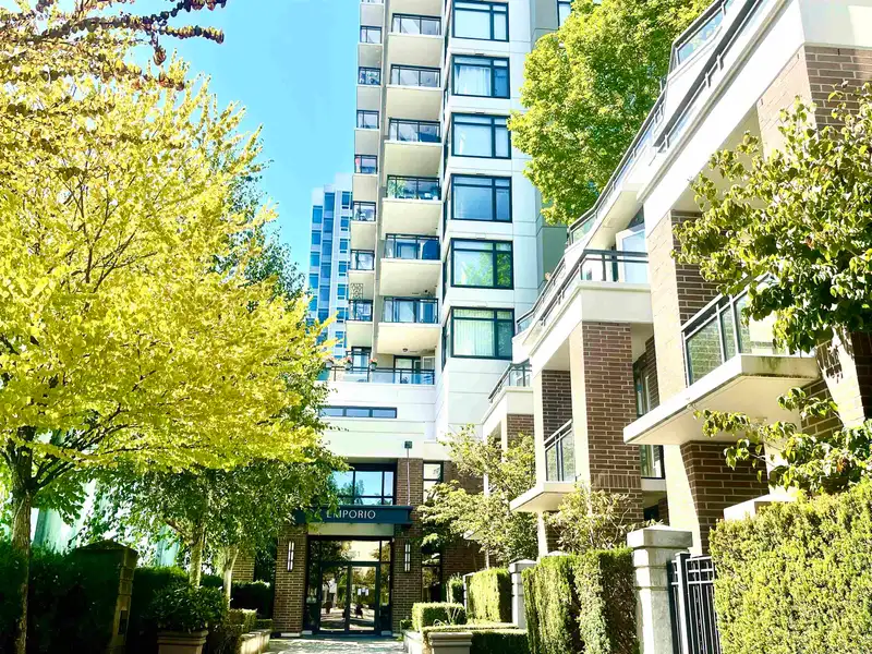 1006 6351 BUSWELL STREET - photo 1 of 9