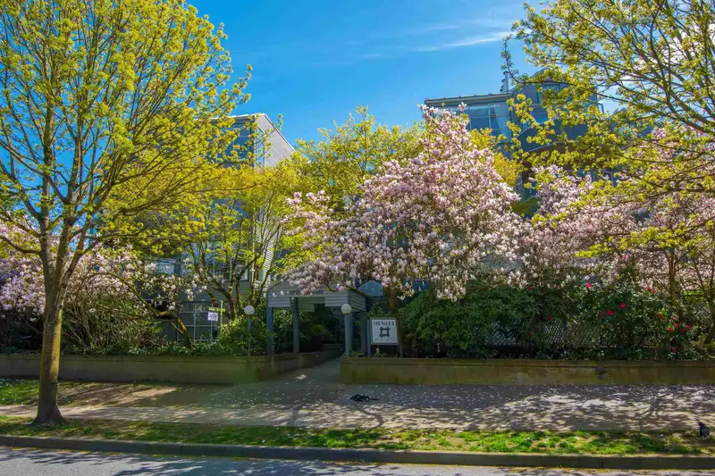 303 2250 W 3RD AVENUE - photo 2 of 24