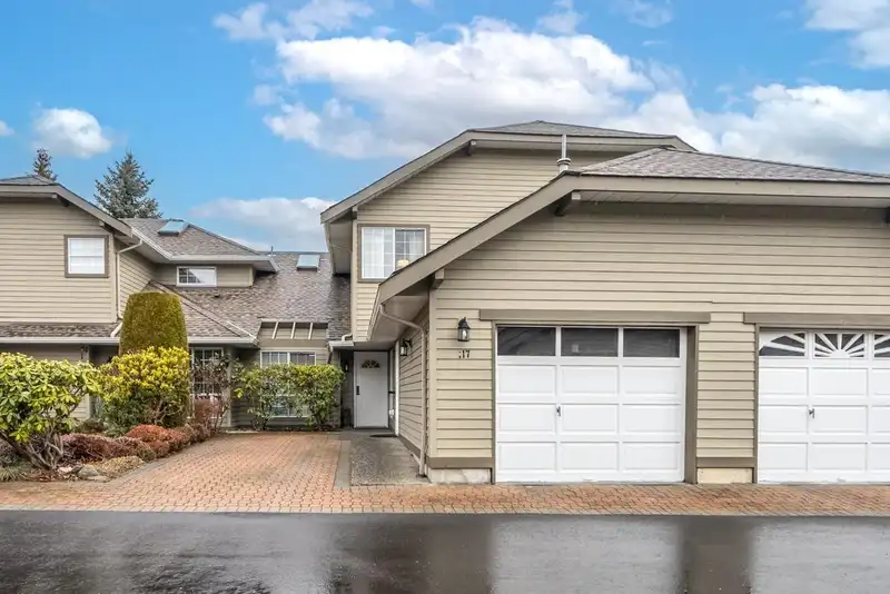 117 16275 15 AVENUE - photo 1 of 21