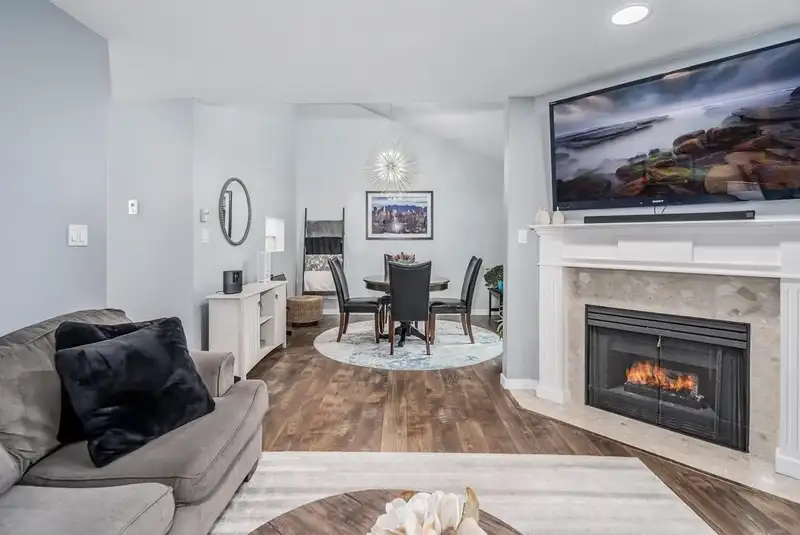 117 16275 15 AVENUE - photo 4 of 21