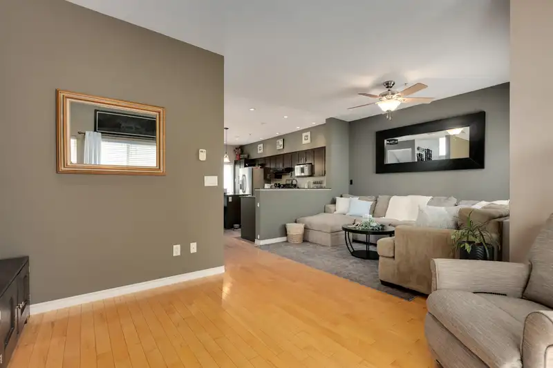 37 21535 88 AVENUE - photo 3 of 35