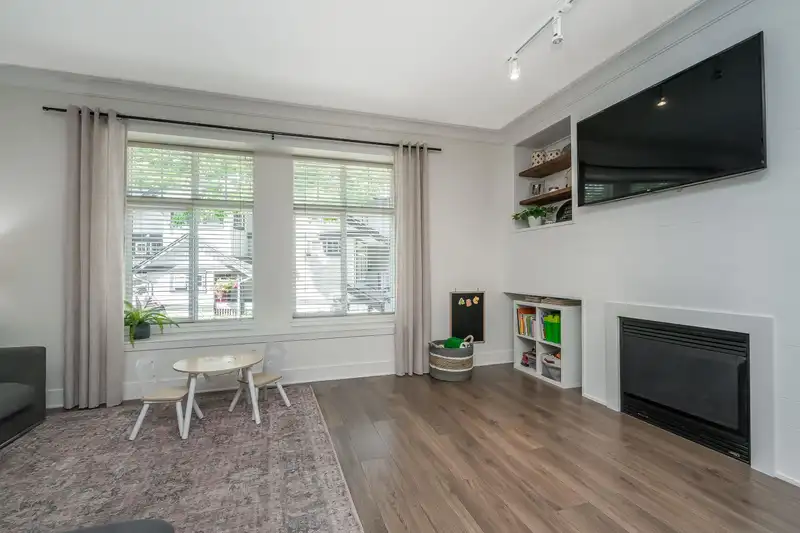 31 18839 69 AVENUE - photo 4 of 40