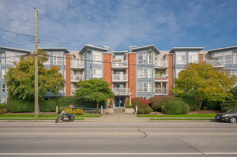 101 20245 53 AVENUE - photo 1 of 34
