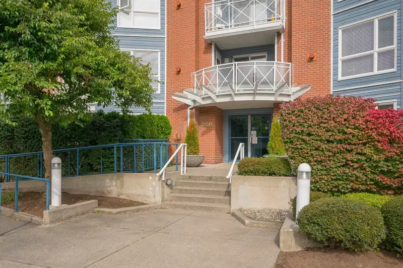 101 20245 53 AVENUE - photo 4 of 34