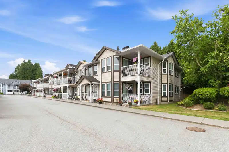 46 20554 118 AVENUE - photo 1 of 40