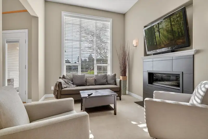 1551 161B STREET - photo 4 of 40