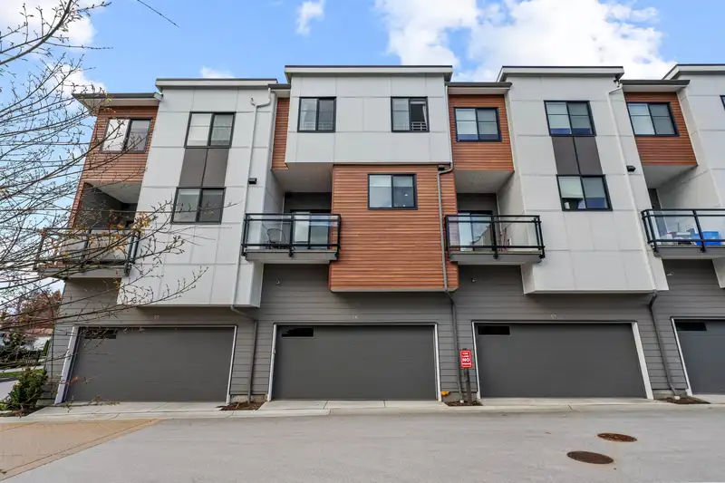 56 1639 162 STREET - photo 2 of 32