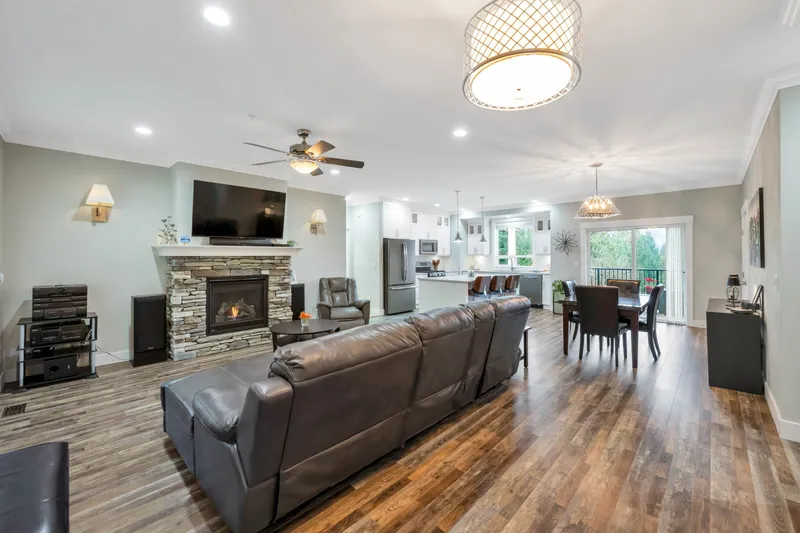 31221 SILVERHILL AVENUE - photo 4 of 25