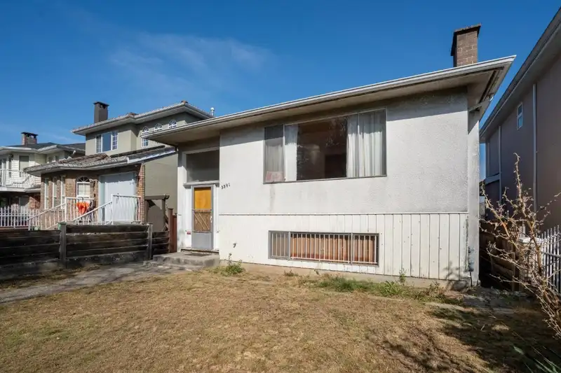 3391 E 25TH AVENUE - photo 3 of 36