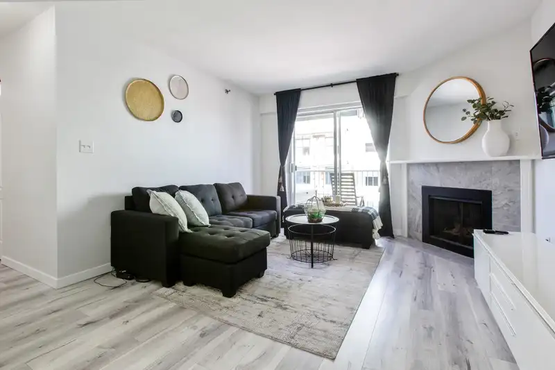 440 22661 LOUGHEED HIGHWAY - photo 1 of 17