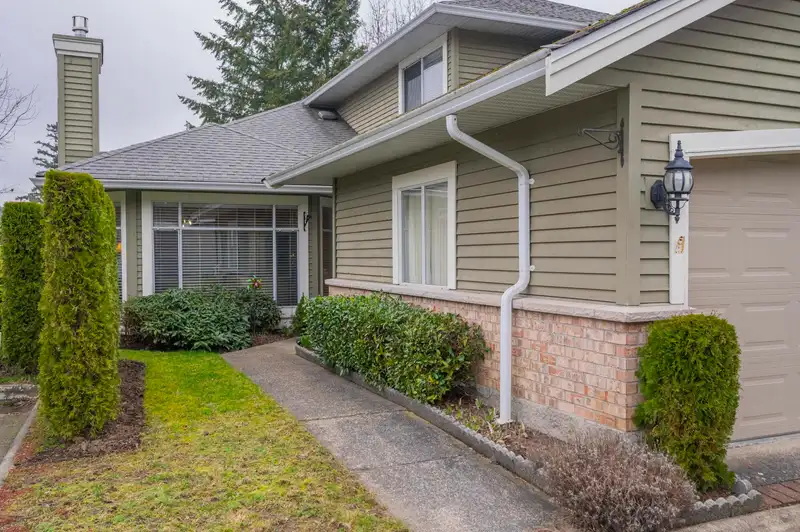 24 2672 151 STREET - photo 2 of 33