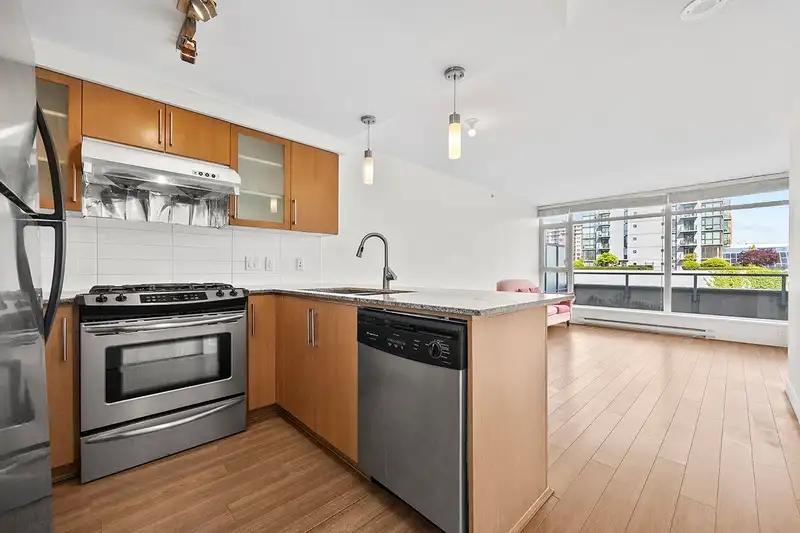 507 8068 WESTMINSTER HIGHWAY - photo 3 of 32