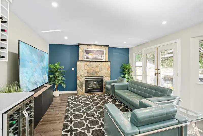 20812 43 AVENUE - photo 2 of 36