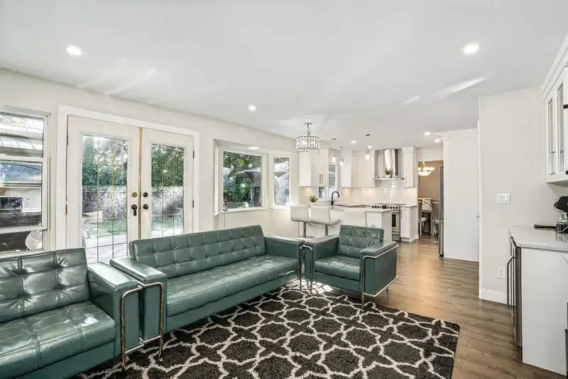 20812 43 AVENUE - photo 3 of 36
