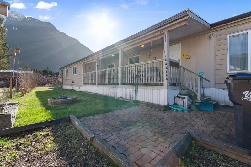 107 65367 KAWKAWA LAKE ROAD - photo 4 of 25