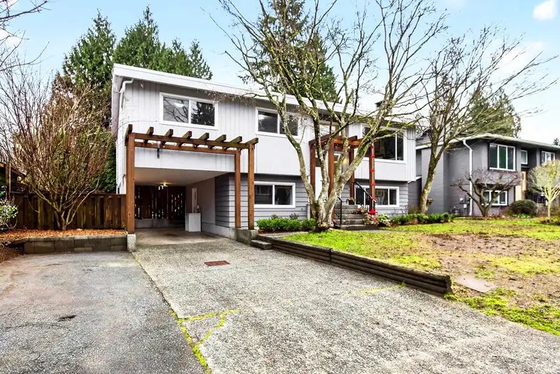 11756 208 STREET - photo 2 of 40