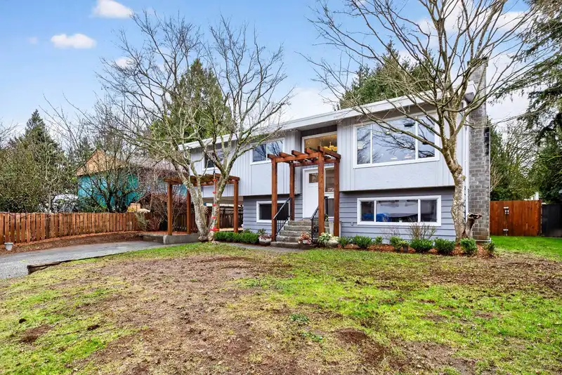 11756 208 STREET - photo 3 of 40