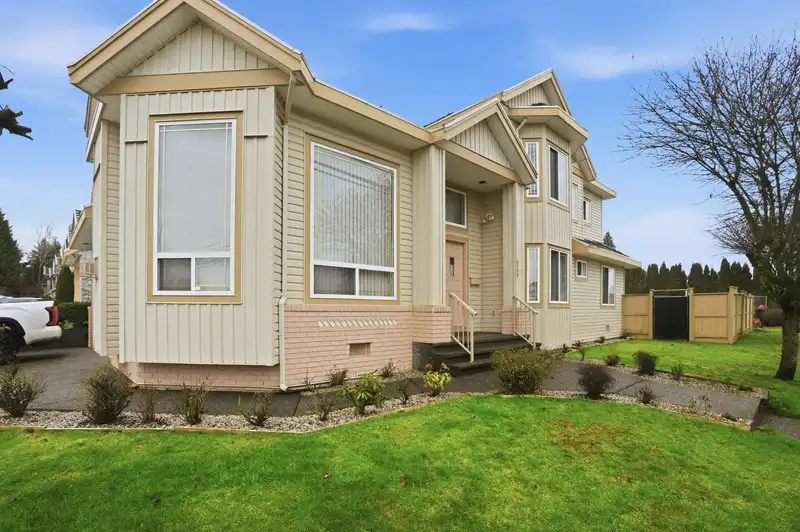6593 125A STREET - photo 3 of 31