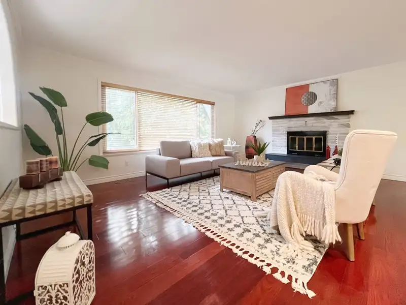 14531 18 AVENUE - photo 4 of 27