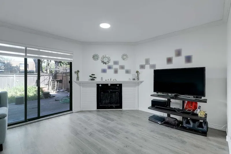 252 9452 PRINCE CHARLES BOULEVARD - photo 3 of 22