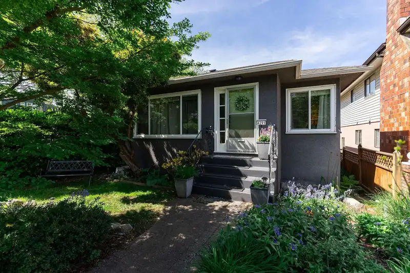 4291 BRANT STREET - photo 2 of 40