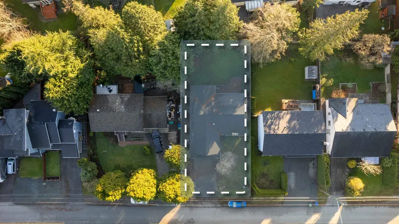 15930 20 AVENUE - photo 3 of 7