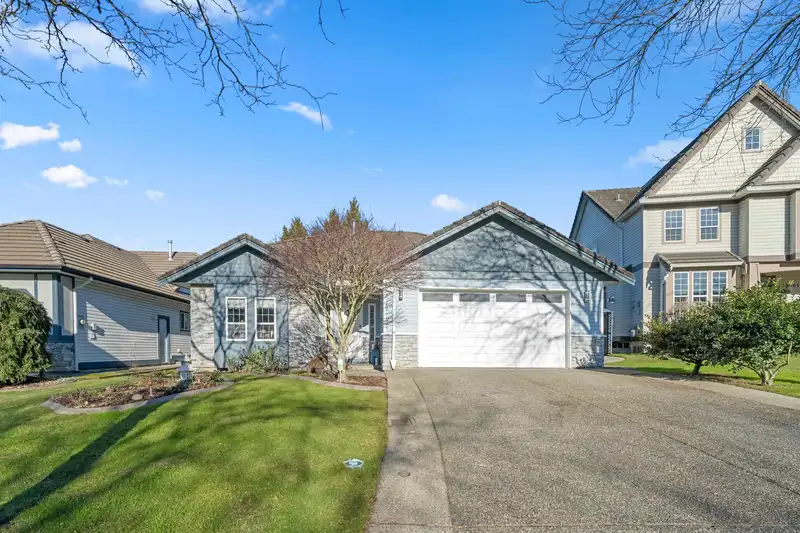 21055 85A AVENUE - photo 1 of 39
