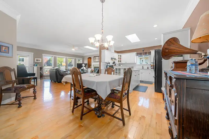21055 85A AVENUE - photo 2 of 39