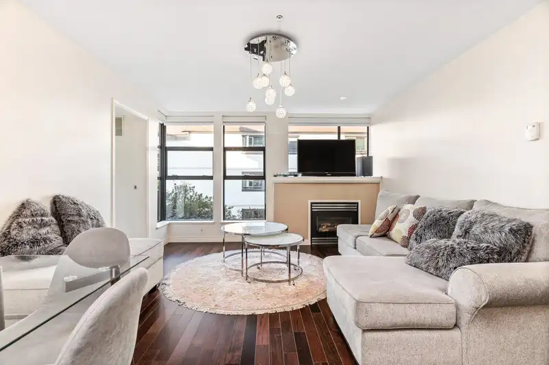 411 345 LONSDALE AVENUE - photo 3 of 32