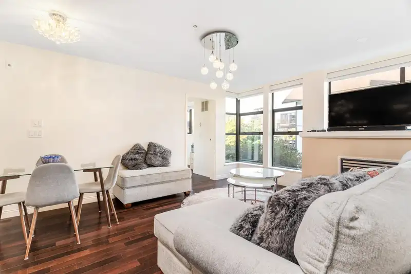 411 345 LONSDALE AVENUE - photo 4 of 32