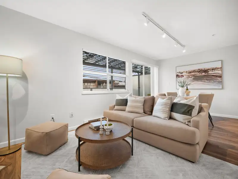 935 E 8TH AVENUE - photo 4 of 36