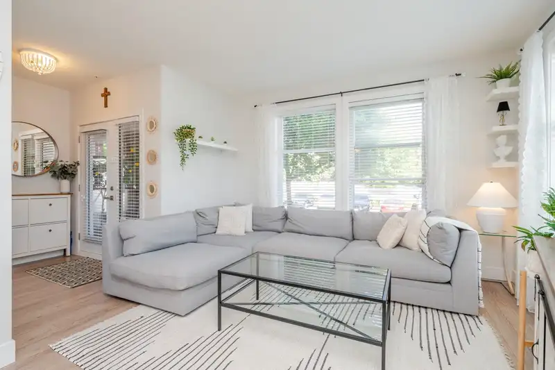 105 15956 86A AVENUE - photo 1 of 40
