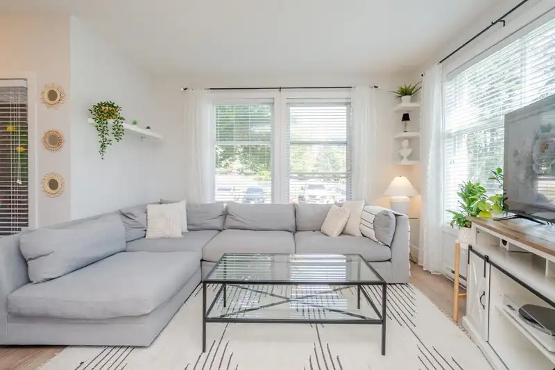 105 15956 86A AVENUE - photo 2 of 40
