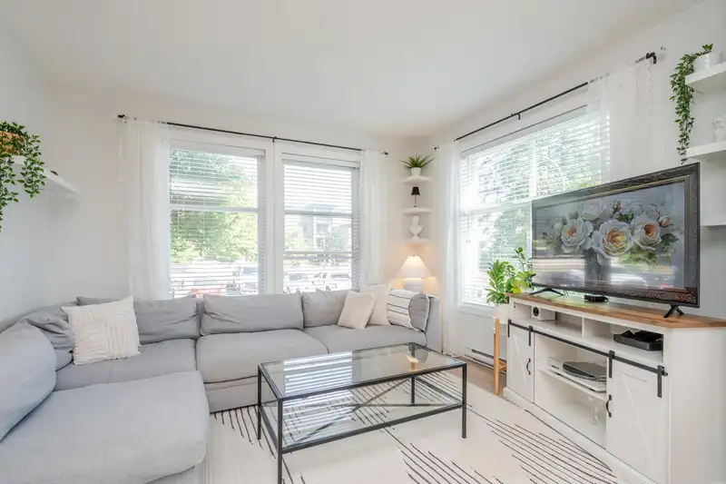 105 15956 86A AVENUE - photo 3 of 40