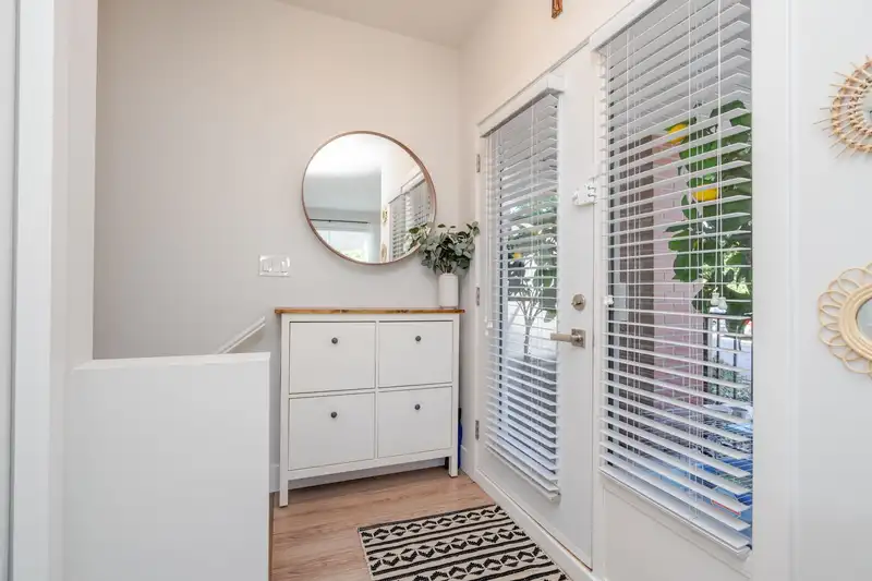 105 15956 86A AVENUE - photo 4 of 40