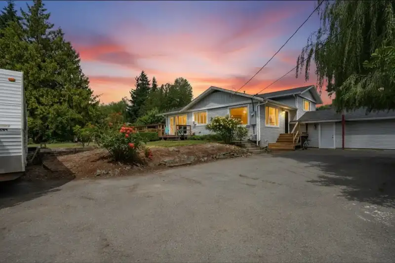 4725 SIMMONS ROAD - photo 1 of 40