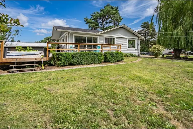 4725 SIMMONS ROAD - photo 2 of 40