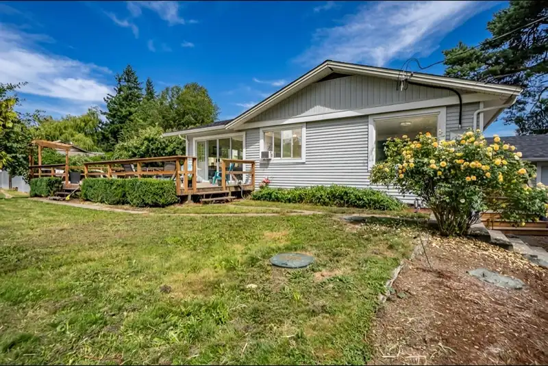4725 SIMMONS ROAD - photo 3 of 40