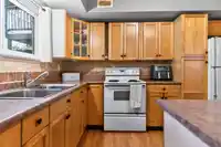 1 808 RAMONA PLACE - thumbnail 9