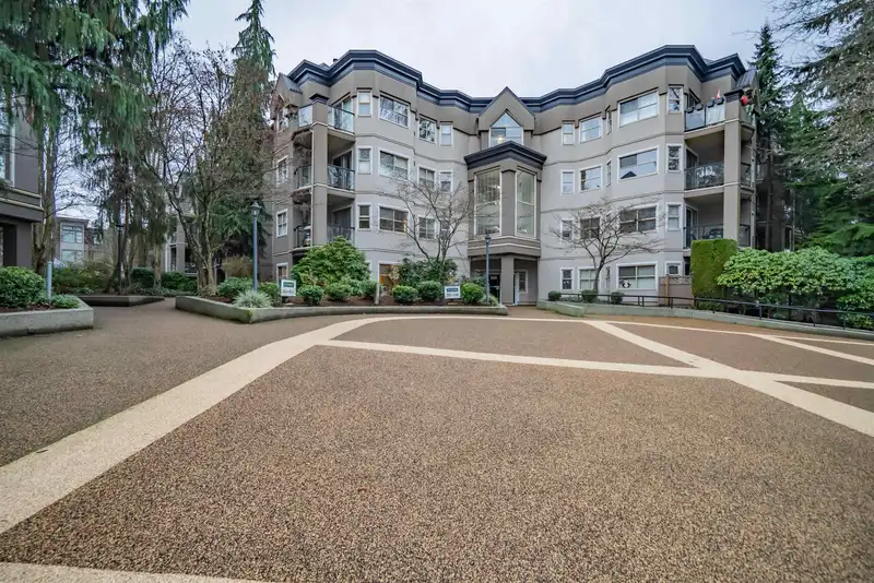110 2615 JANE STREET - photo 1 of 31
