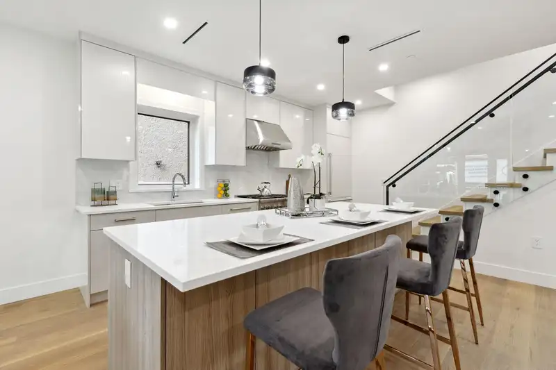 2721 W 7TH AVENUE - photo 2 of 20