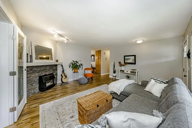 24815 118A AVENUE - photo 4 of 40