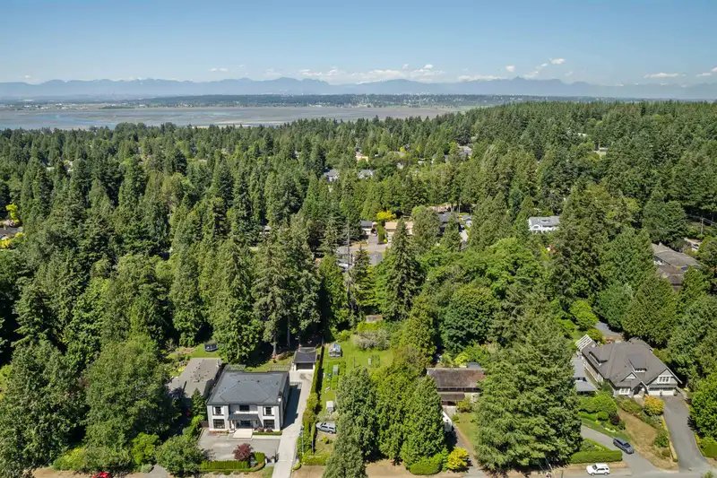 12721 22 AVENUE - photo 4 of 8