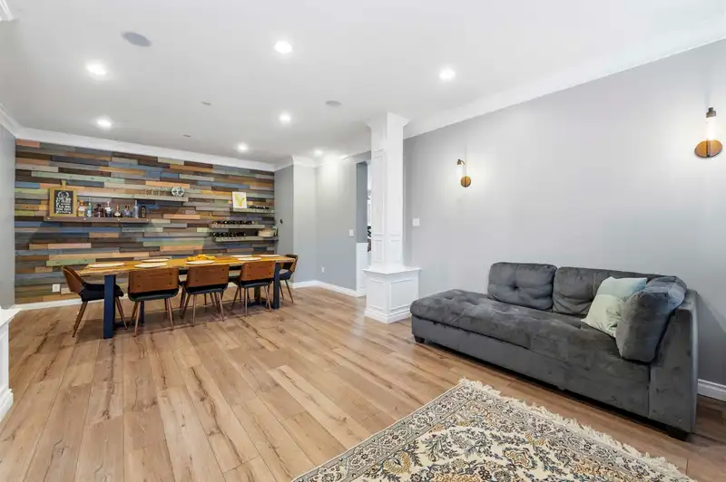 21670 89 AVENUE - photo 4 of 39
