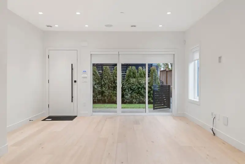 1 2539 GRANT AVENUE - photo 2 of 29