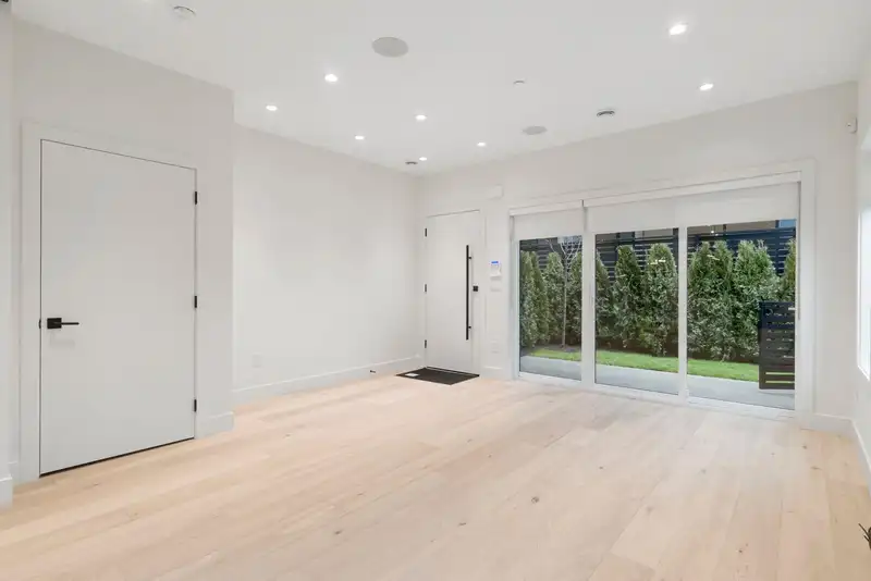 1 2539 GRANT AVENUE - photo 3 of 29