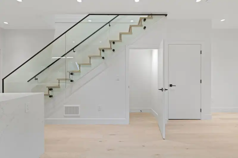 1 2539 GRANT AVENUE - photo 4 of 29