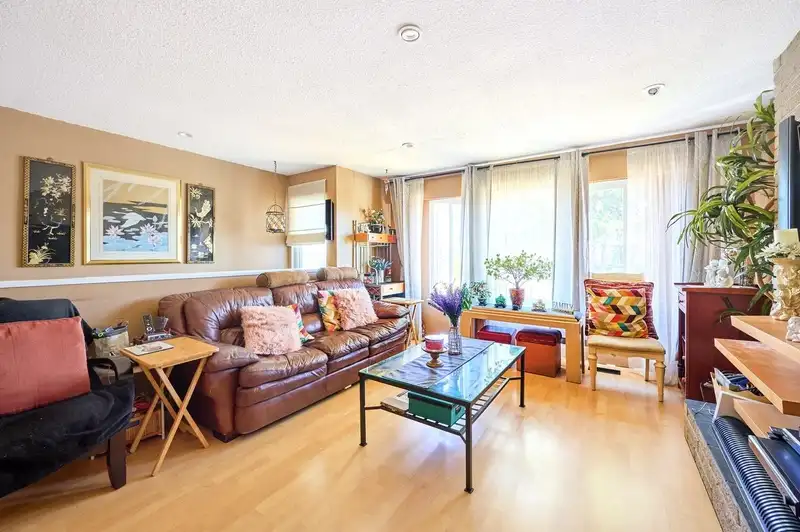 5884 48A AVENUE - photo 4 of 24