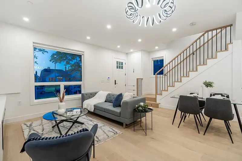 1 2715 E PENDER STREET - photo 3 of 37